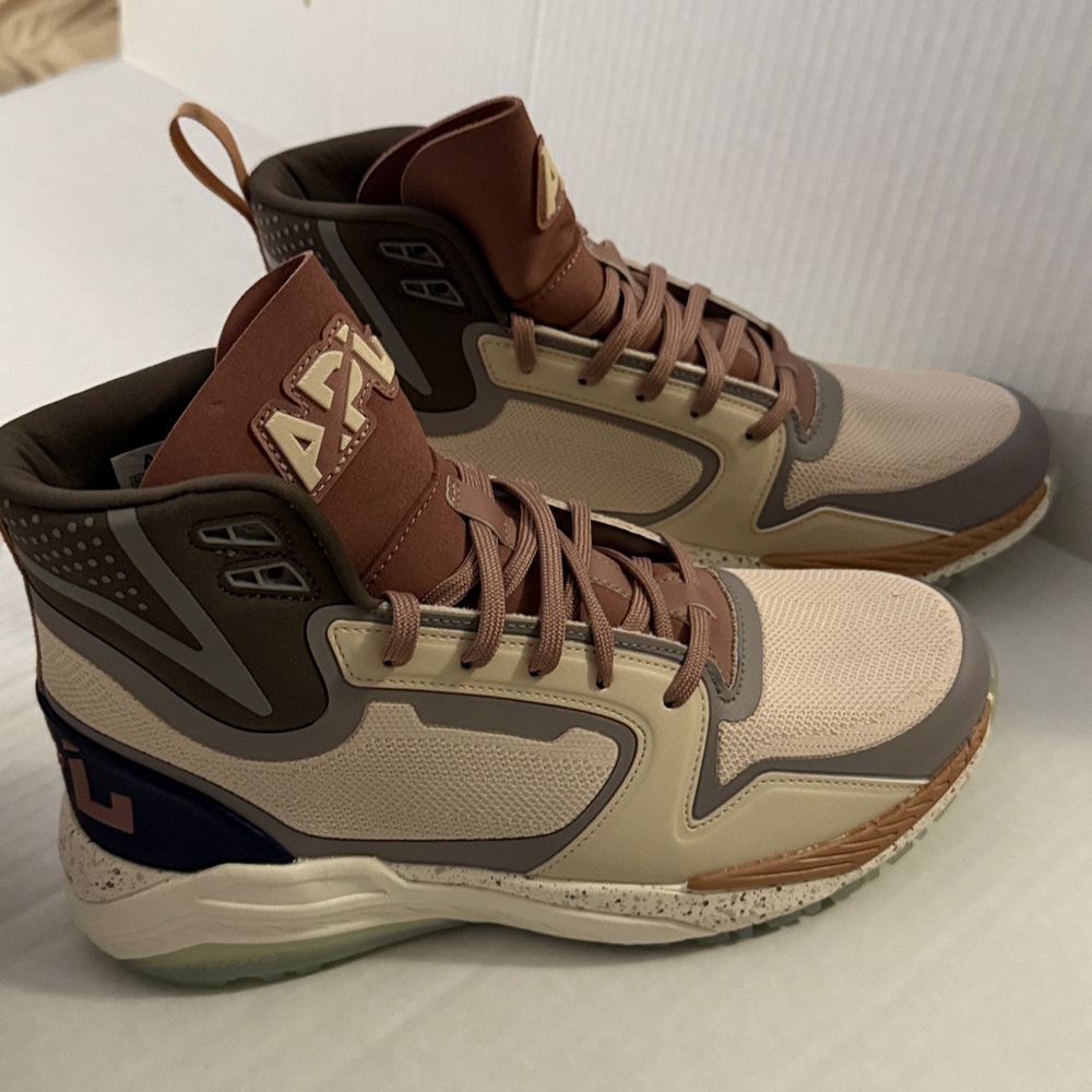 APL Women's Techloom Defender in Beach and Tundra